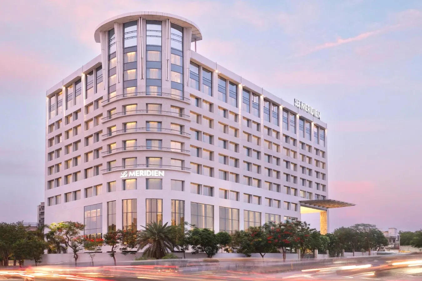 Elegant Hotel Experience at Le Meridien Ahmedabad Elegant Hotel Experience at Le Meridien Ahmedabad