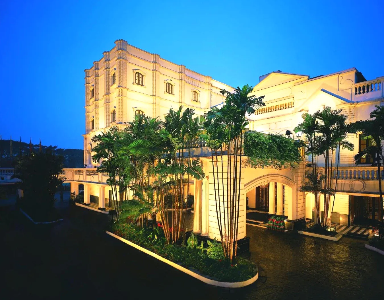 Elite Luxury Hotel The Oberoi Grand Kolkata Elite Luxury Hotel The Oberoi Grand Kolkata