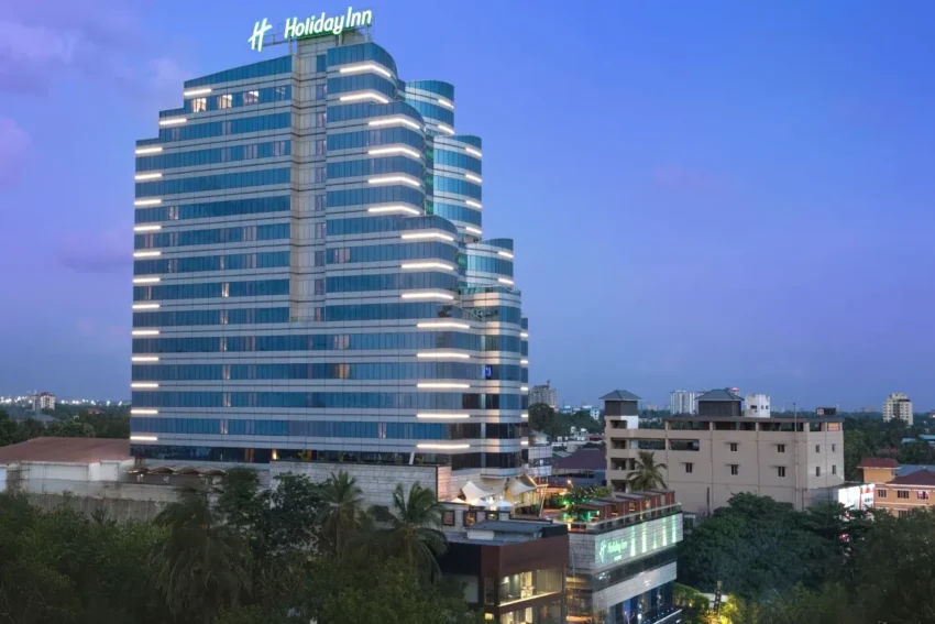 Exclusive 5-Star Hotel Holiday Inn Cochin by IHG in Ernakulam Kochi