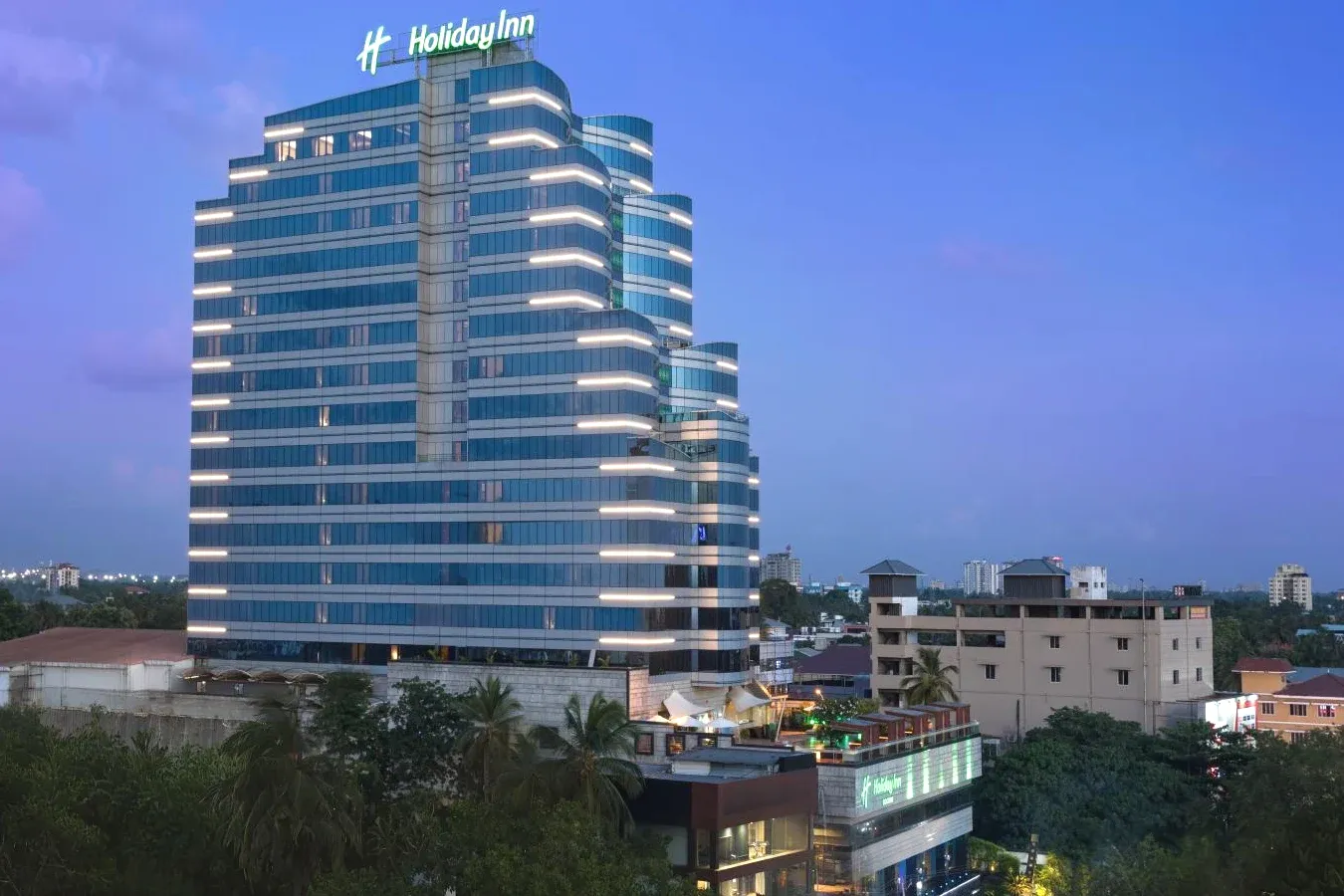 Exclusive 5-Star Hotel Holiday Inn Cochin by IHG in Ernakulam Kochi