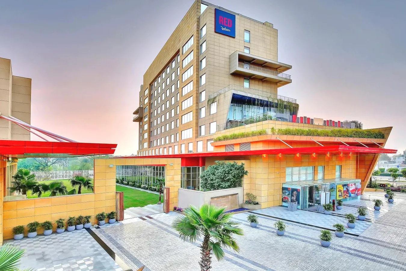 Five Star Luxury Hotel Radisson RED Chandigarh Mohali in Chandīgarh Five Star Luxury Hotel Radisson RED Chandigarh Mohali in Chandīgarh