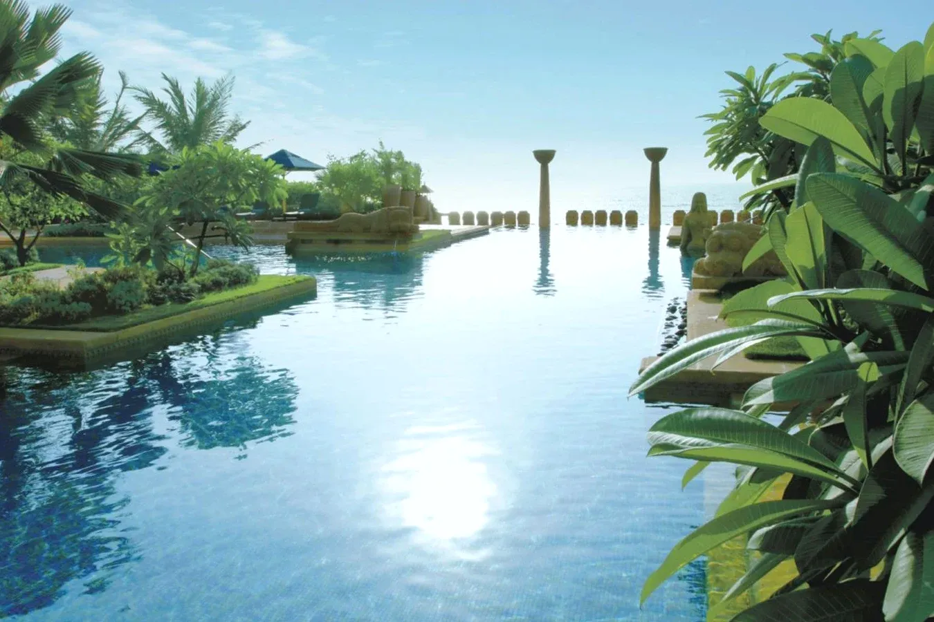 Pool Luxury Lifestyle Hotel JW Marriott Mumbai Juhu